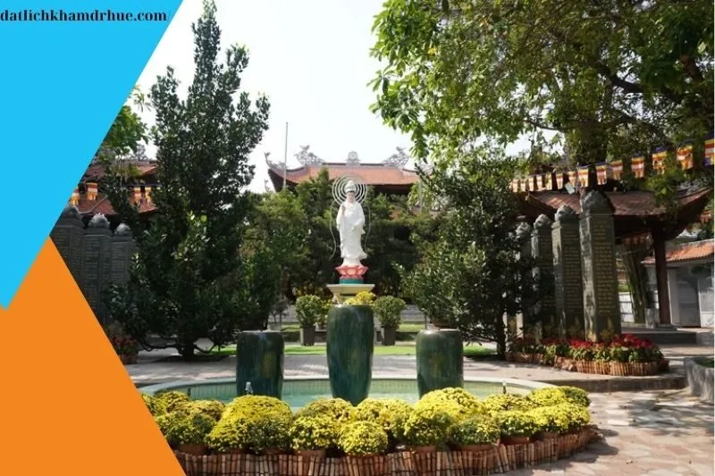 Các Tượng Phật Tại Chùa Sùng Đức