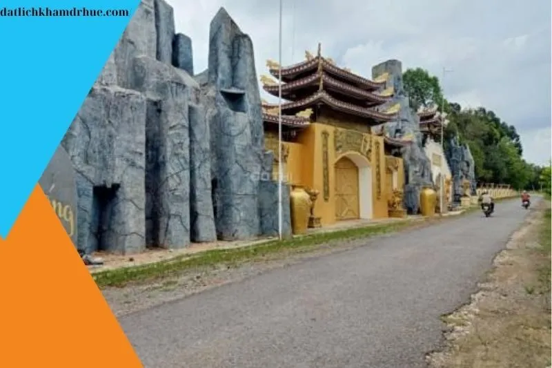 Thông Tin Phí Tham Quan và Lịch Trình Khám Phá